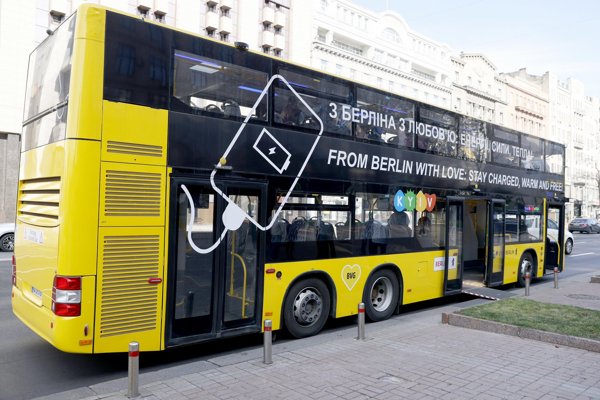 A new sightseeing bus was launched in Kyiv on World Tourism Day