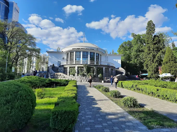 Екскурсія «Все починається з Університету»